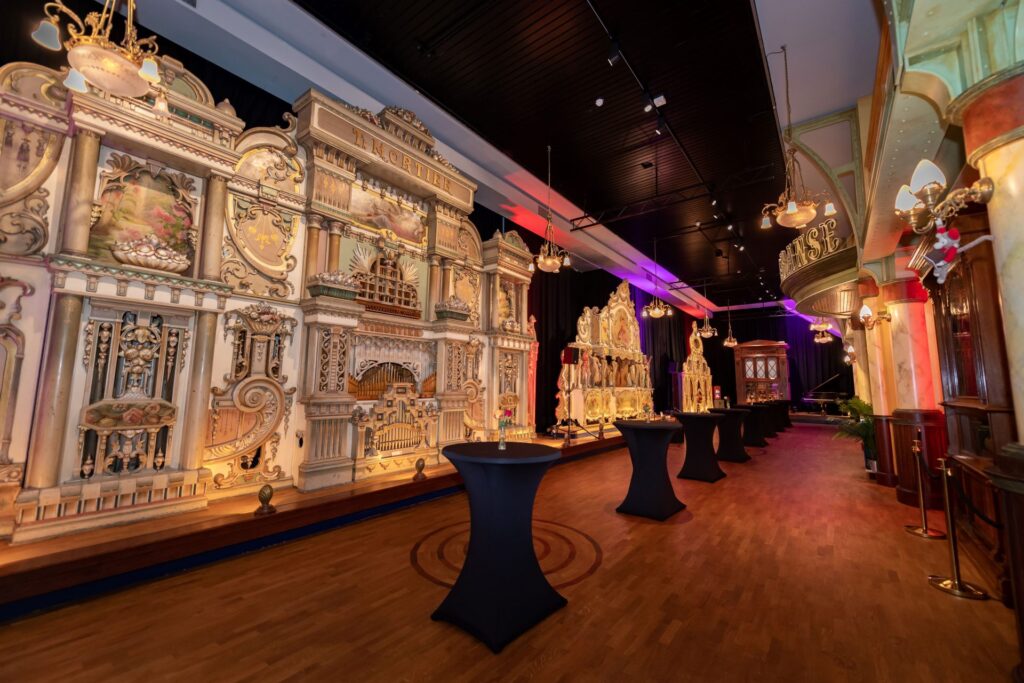 Statafels in de Danszaal