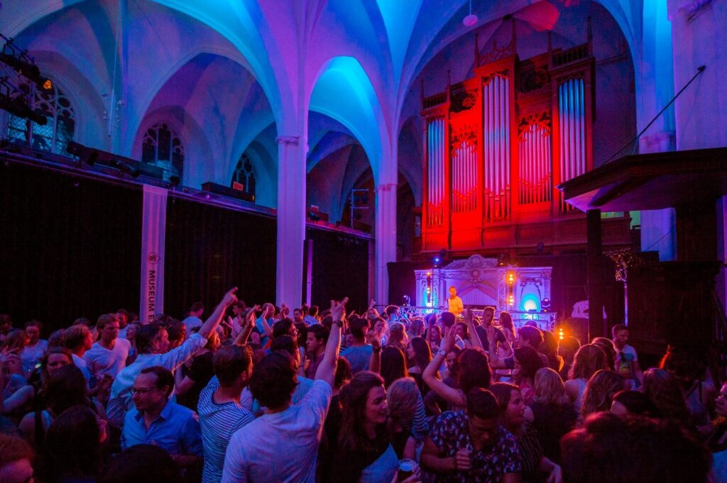 Dansfeest in het Middenschip