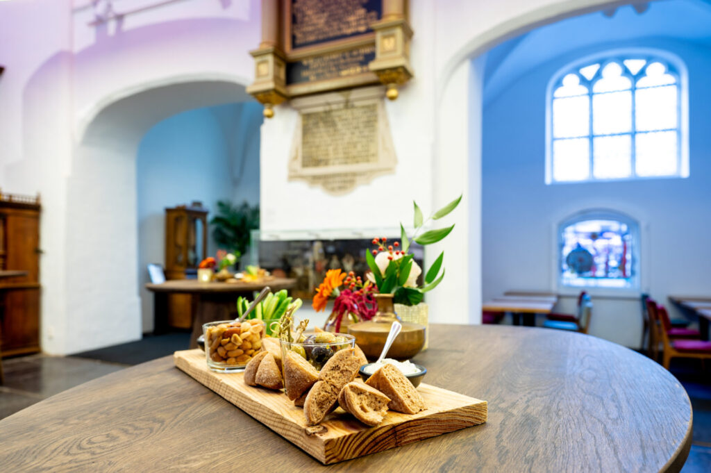 Hapjes en drankjes in het museumcafé