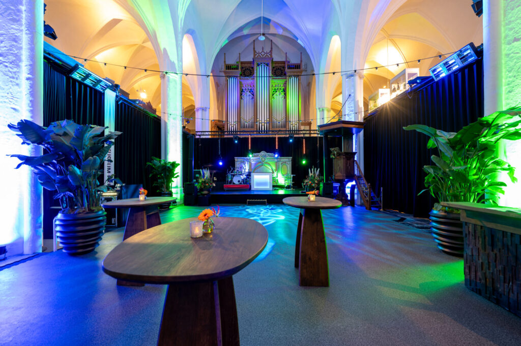 Statafels in het Middenschip