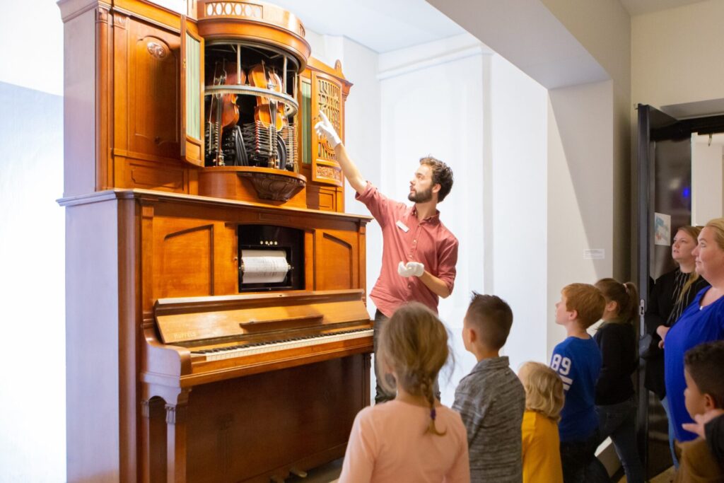 muzikale rondleiding bij de Violina