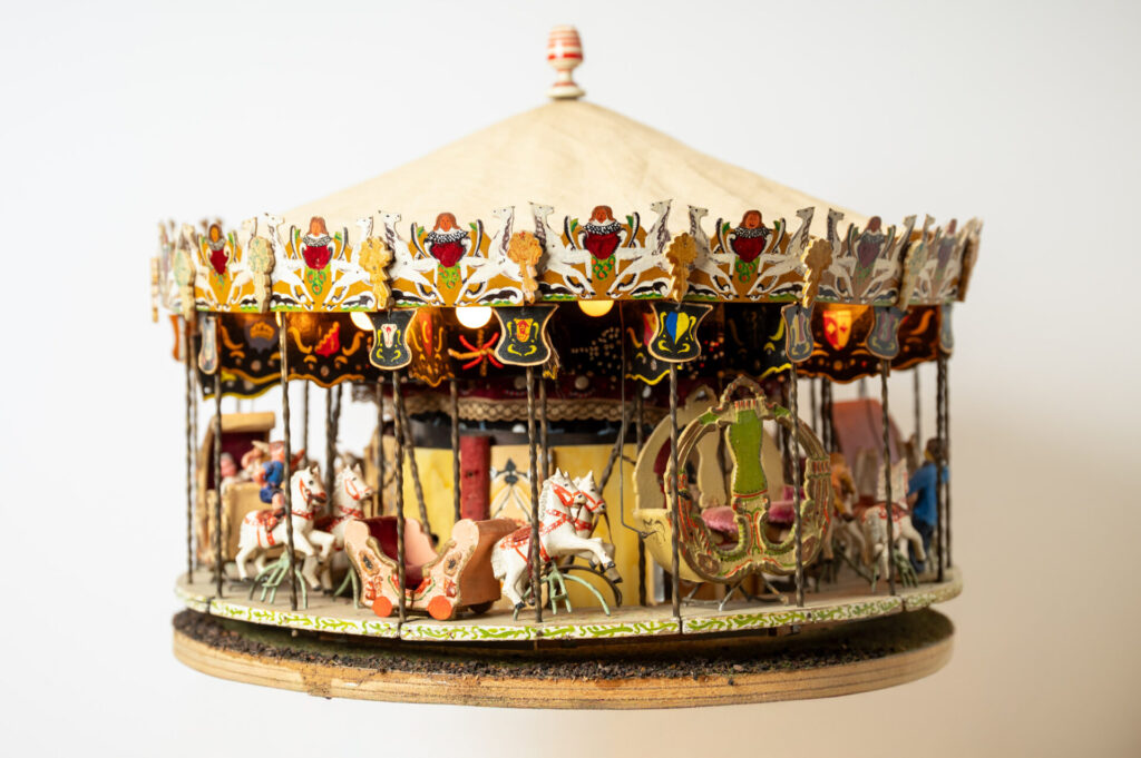 Carrousel van miniatuurkermis Museum Speelklok