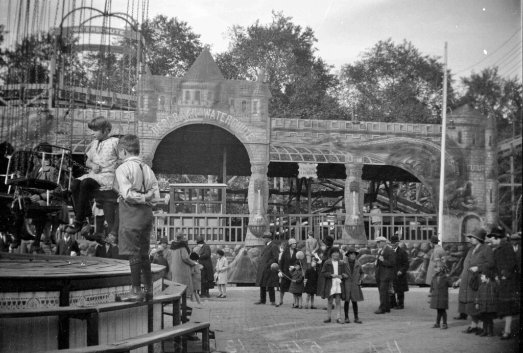 Kermis in Utrecht op het Vredenburg, 1928