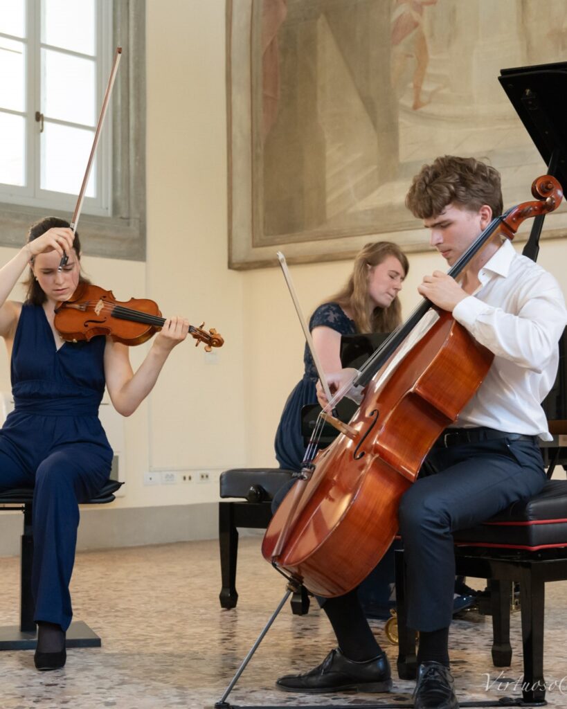 Brioso Trio treedt op